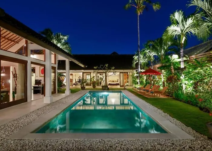 Noa, 3 Bed Luxury Villa, Large Pool In Oberoi Street; Seminyak 